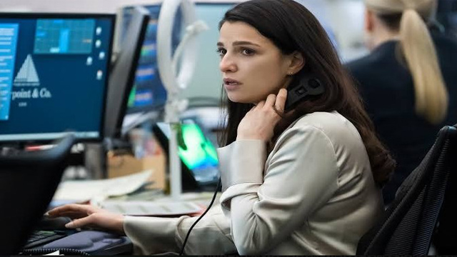 Beautiful Journalist Nude Debut – Completely Showing