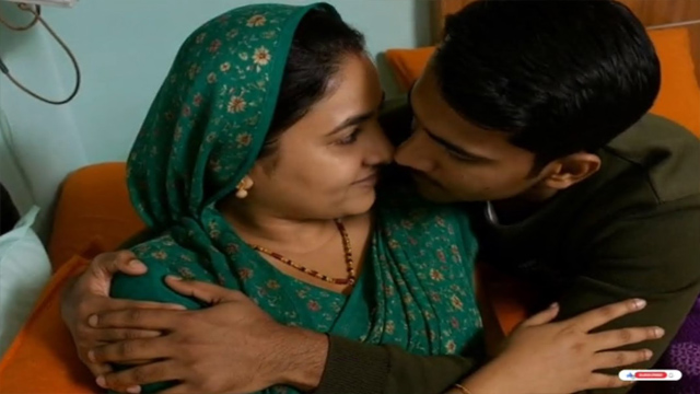 Desi Hot Aunty Bed – Romanse Kiss Viral Watch